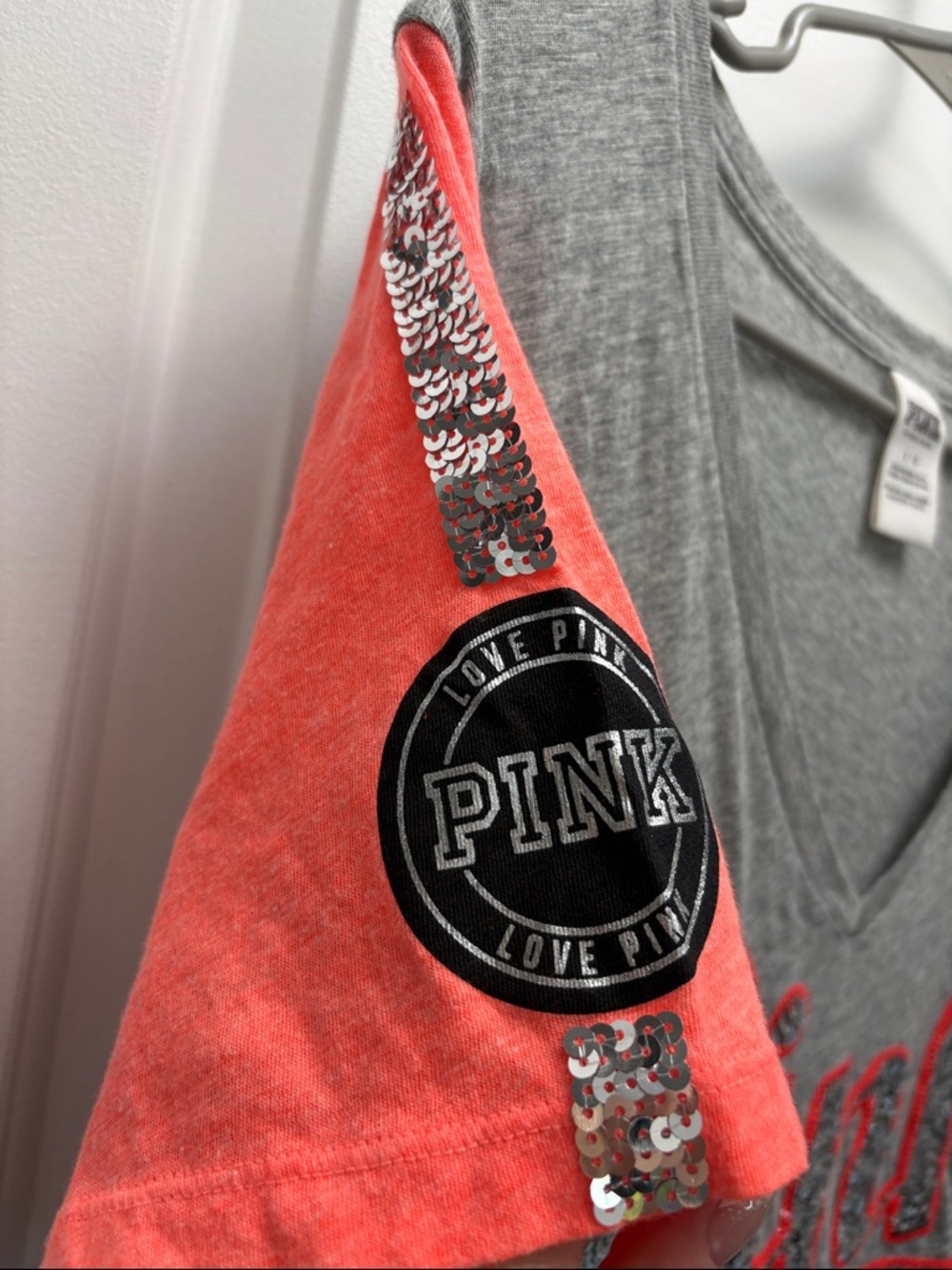 Y2K Victoria’s Secret PINK Bling Sequin Logo V-Neck Tee Large - Picture 5 of 8